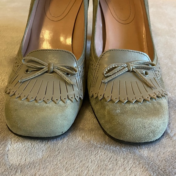 Nine West Grey Suede Leather Fringe Closed Toe Heels sz 7 EUC - Picture 3 of 5